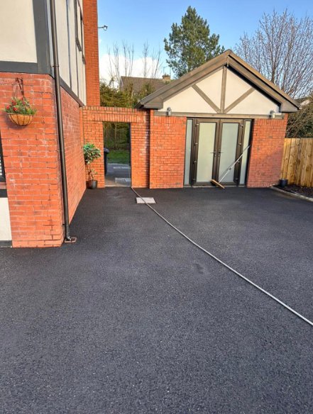 Driveway and entrance cleaned and rinsed