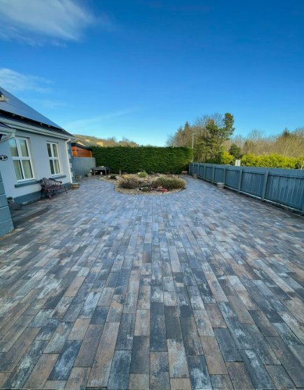 Freshly cleaned patio and driveway paving
